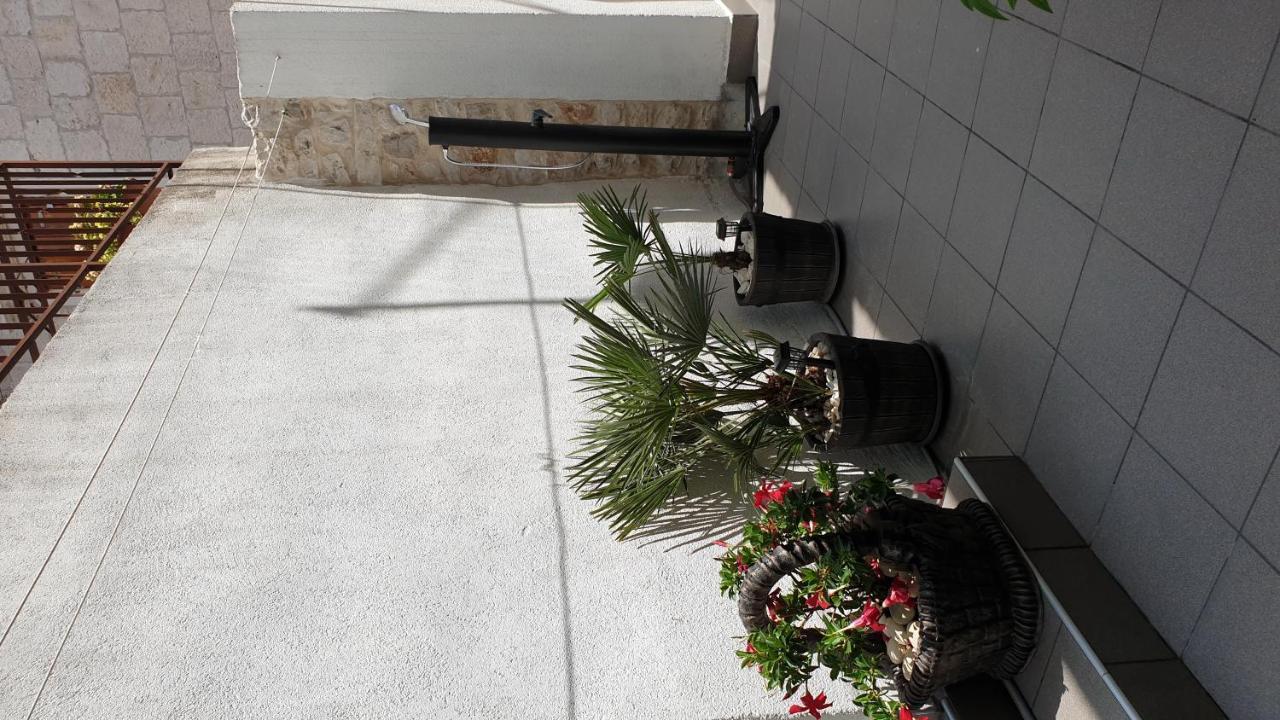 Lemon Tree Hotel Donji Seget Екстериор снимка